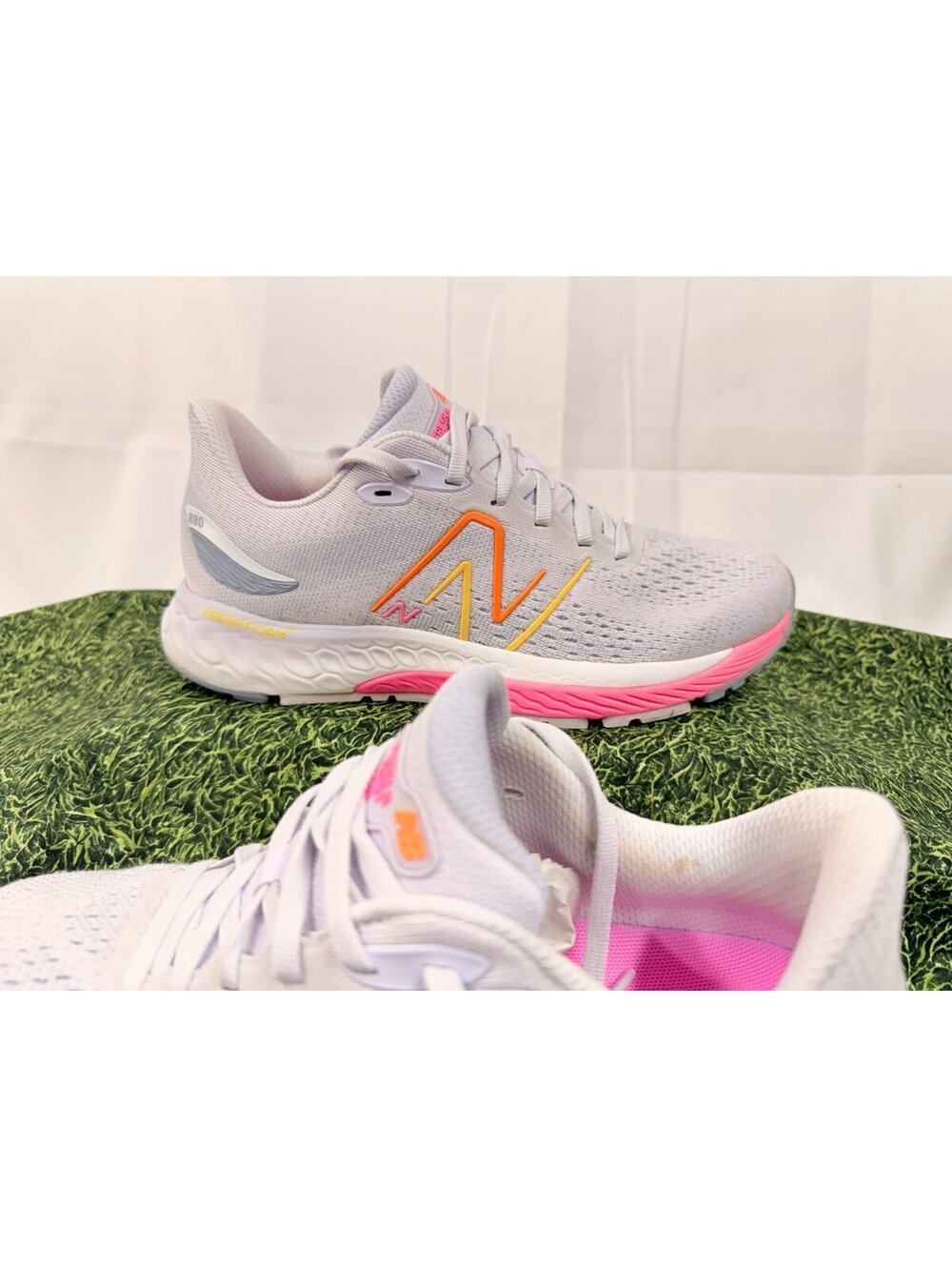 New Balance Fresh Foam 880v12 Sneakers - Womens US 8 - Grey/Pink Shoes Preloved - Picture 3 of 9